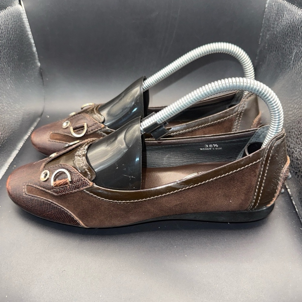 Size 36.5 EU - Tod’s (Italy) Round Toe Brown Embossed Flat Shoe, No Box, Flawed - Picture 2 of 10
